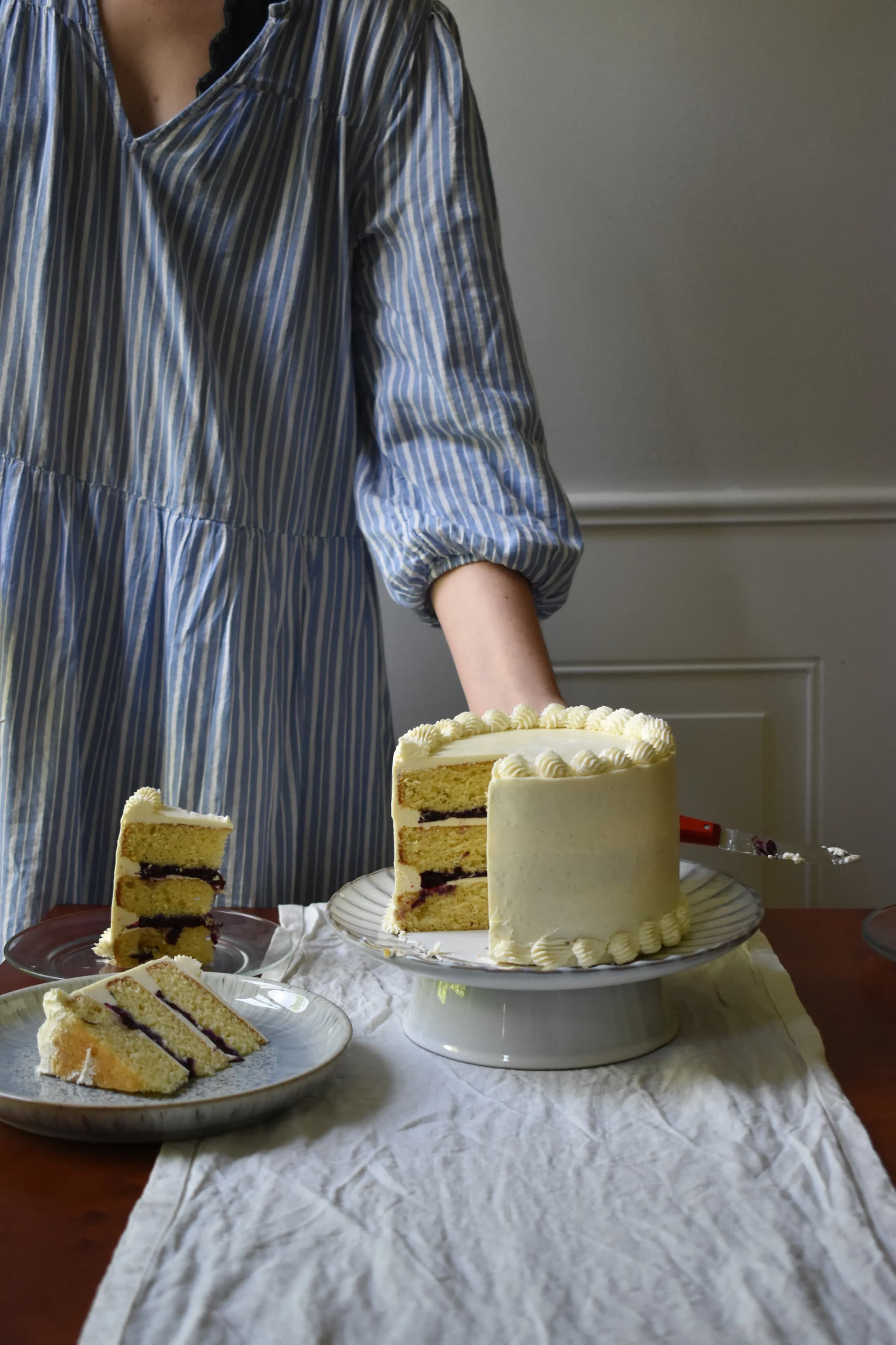 mini blueberry wedding cake
