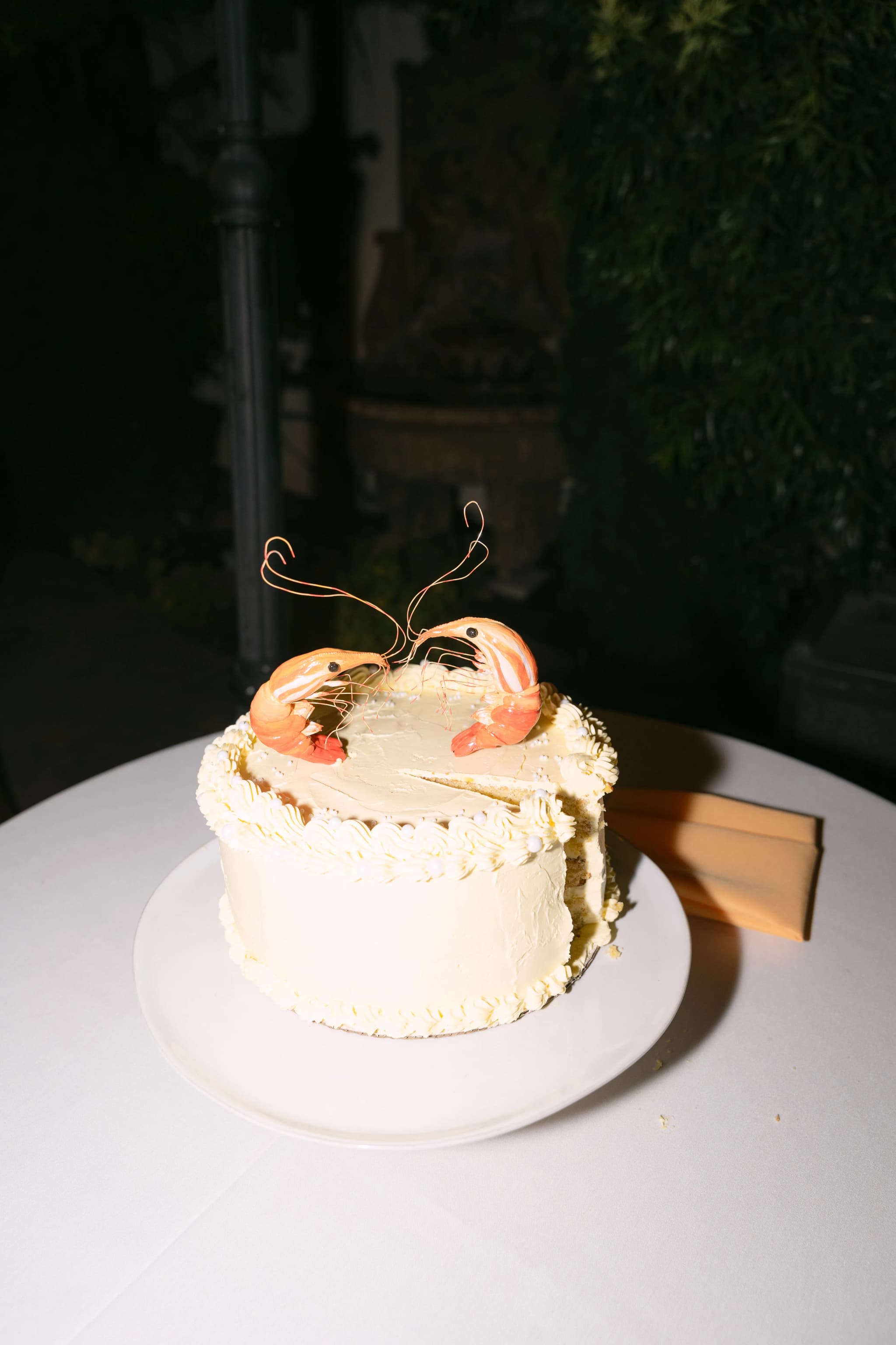 wedding cake with paper shrimp toppers