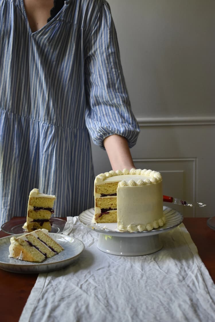 small blueberry wedding cake sample